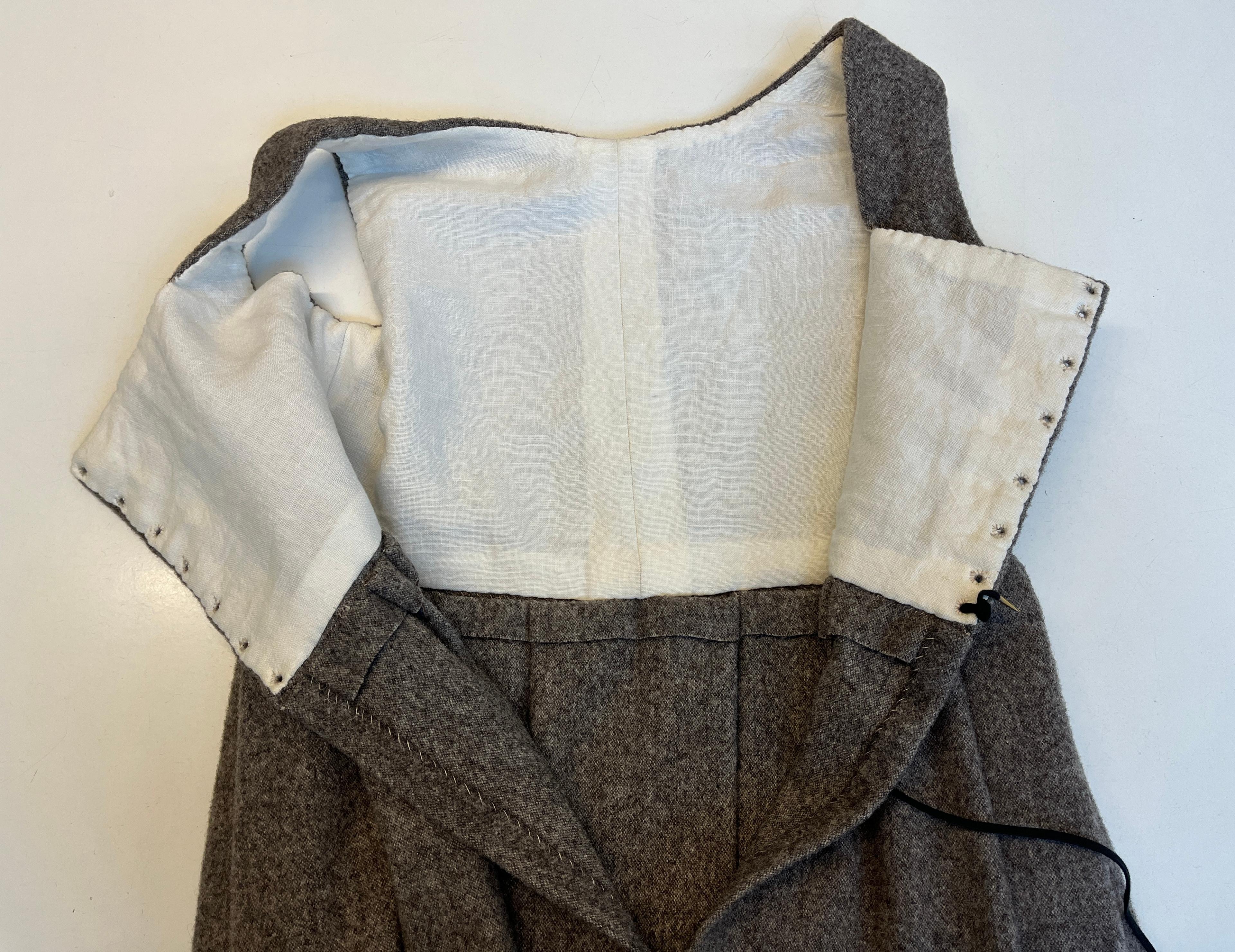 9 - Grey russet kirtle DETAIL 2