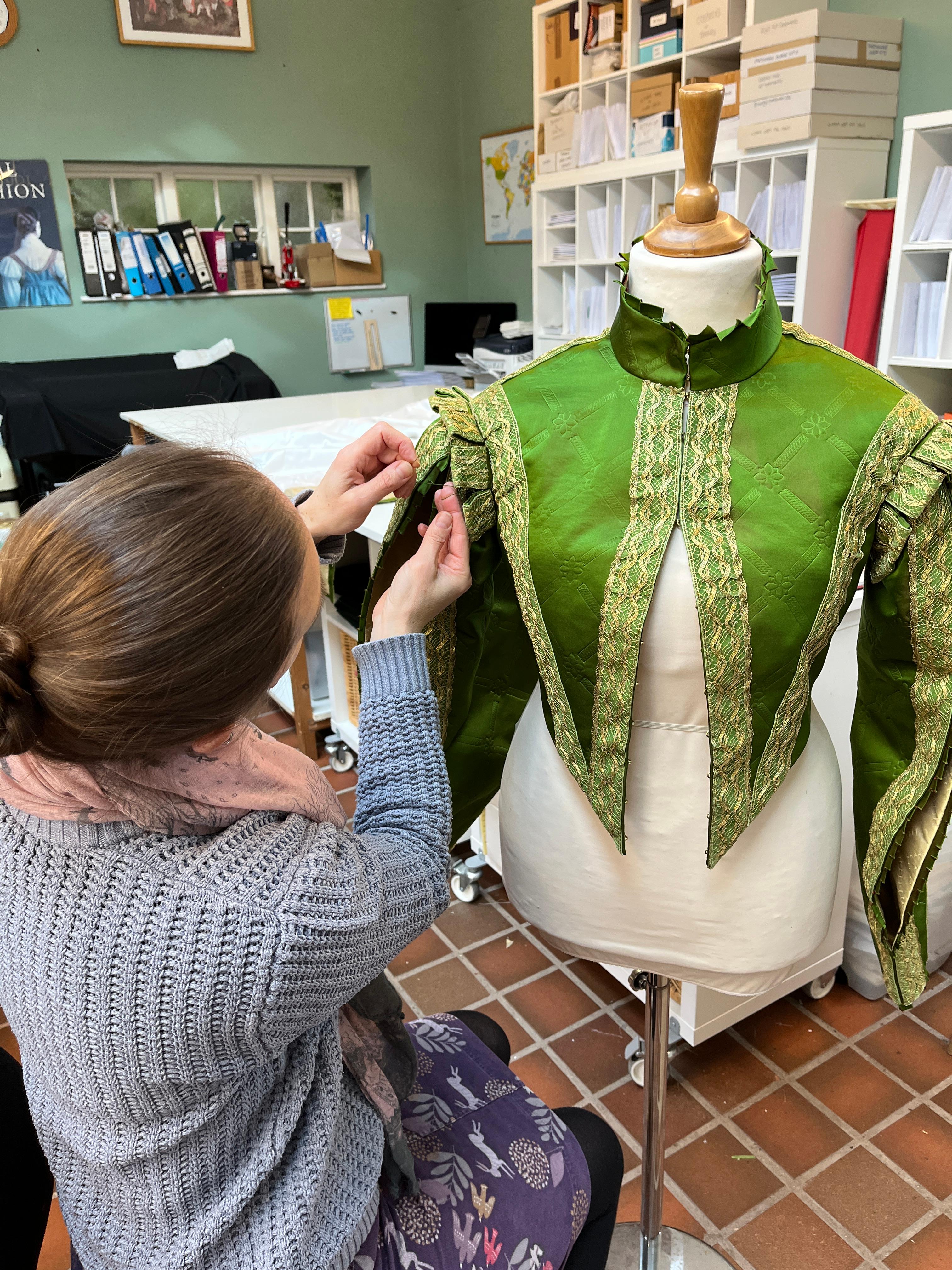 5 - Sewing Greensleeves shoulder tabs