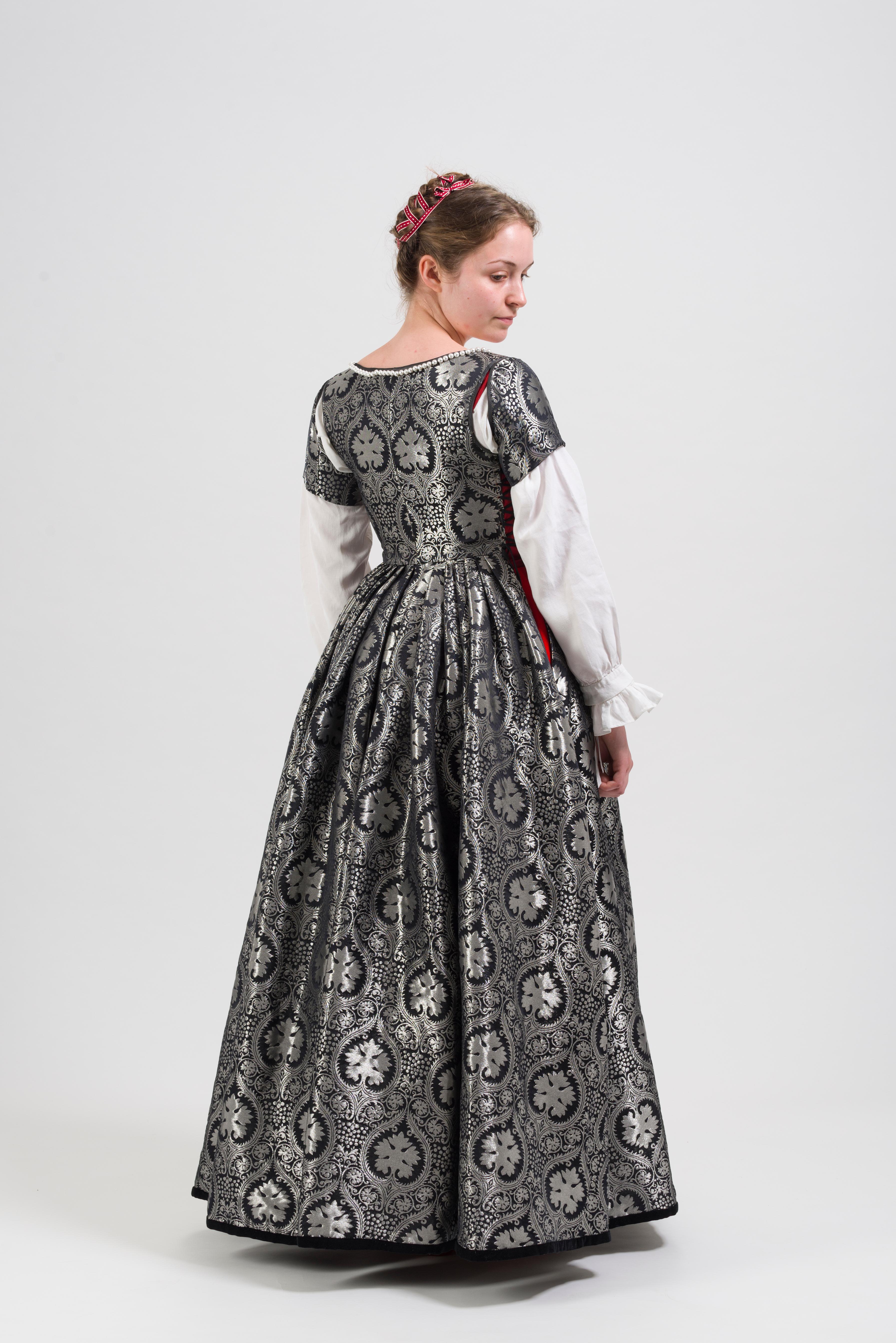 4 - PrincessMary_Kirtle_07